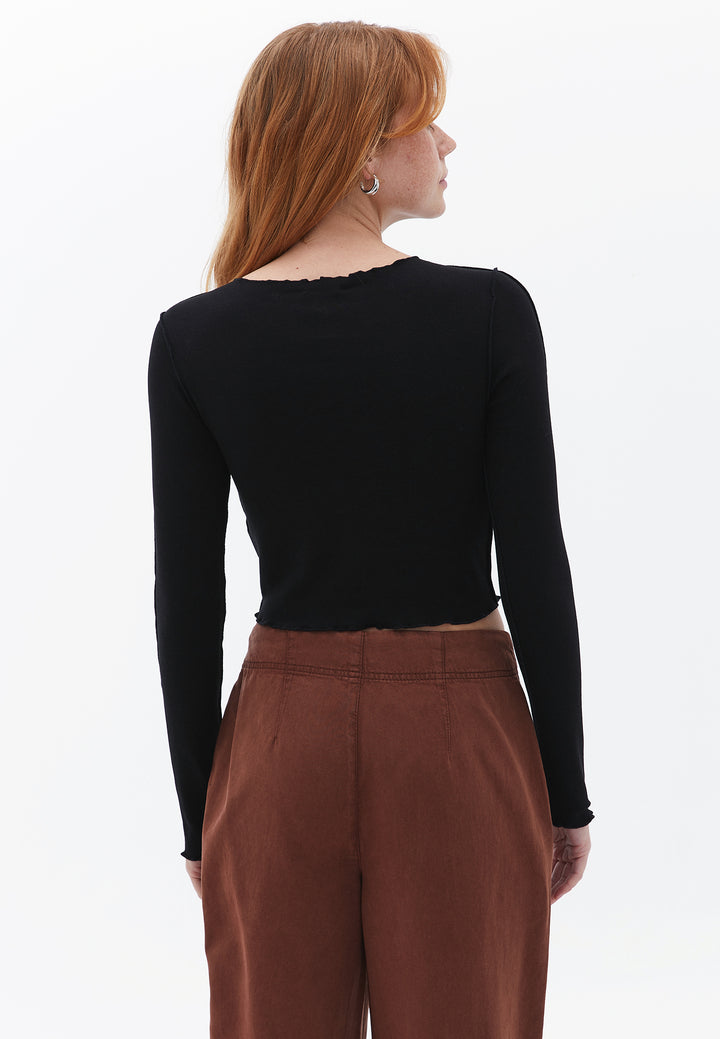 تي شيرت محبوك بأكمام طويلة للسيدات