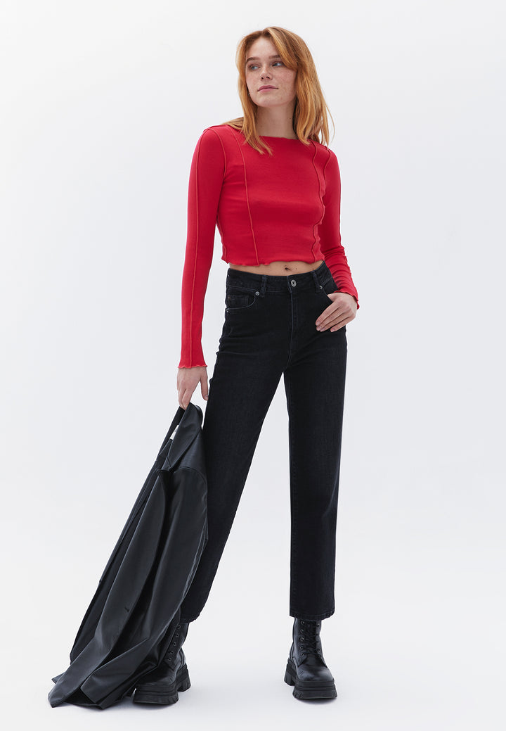 تي شيرت نسائي محبوك بأكمام طويلة