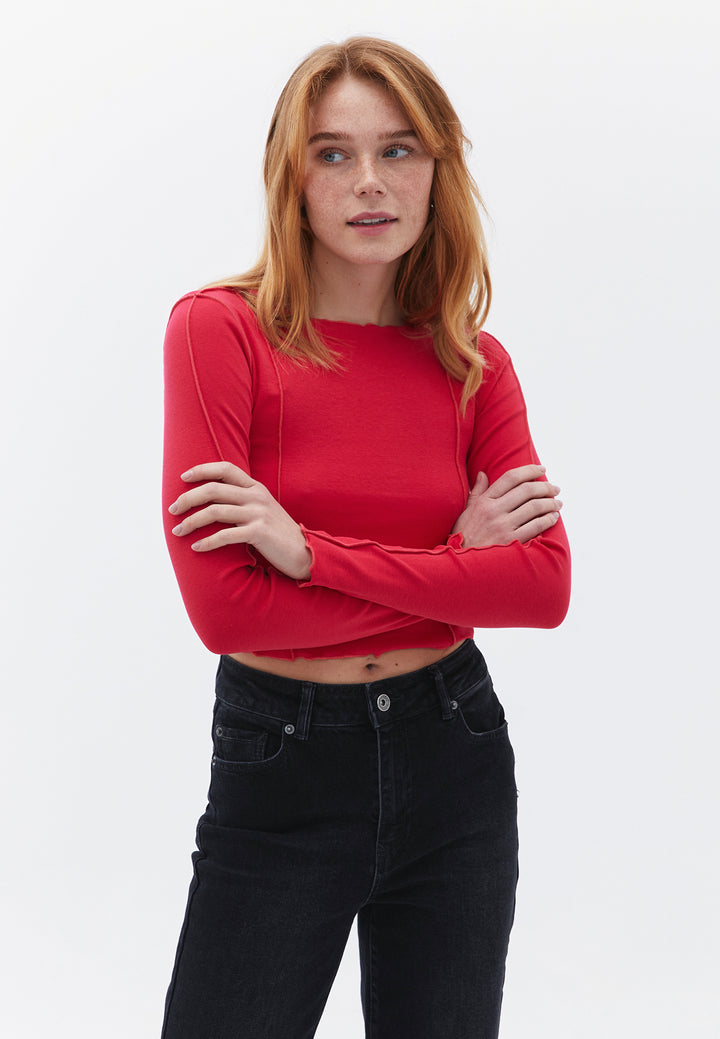 تي شيرت نسائي محبوك بأكمام طويلة