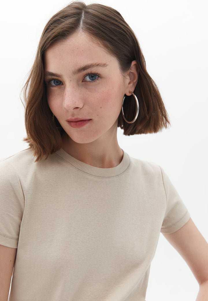 تي شيرت محبوك للسيدات