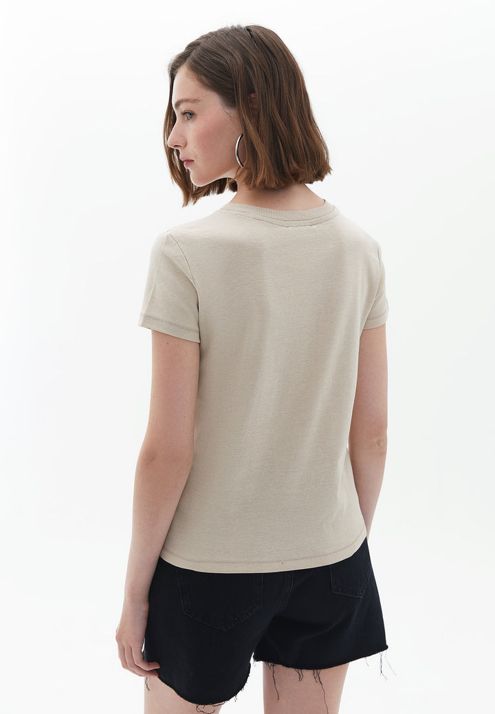 تي شيرت محبوك للسيدات