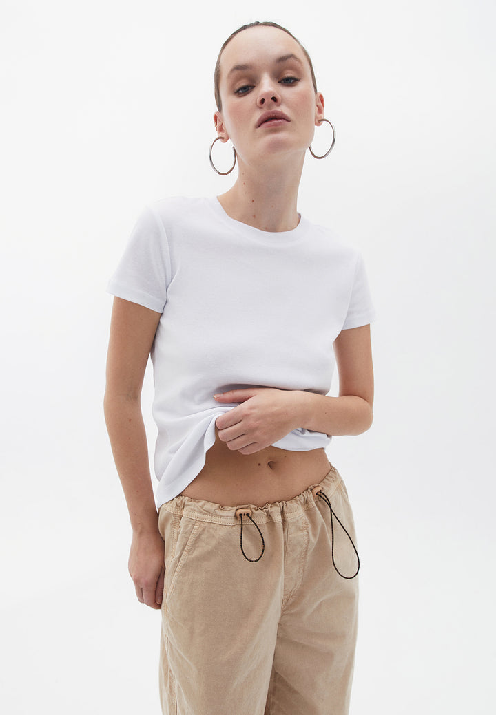 تي شيرت محبوك للسيدات