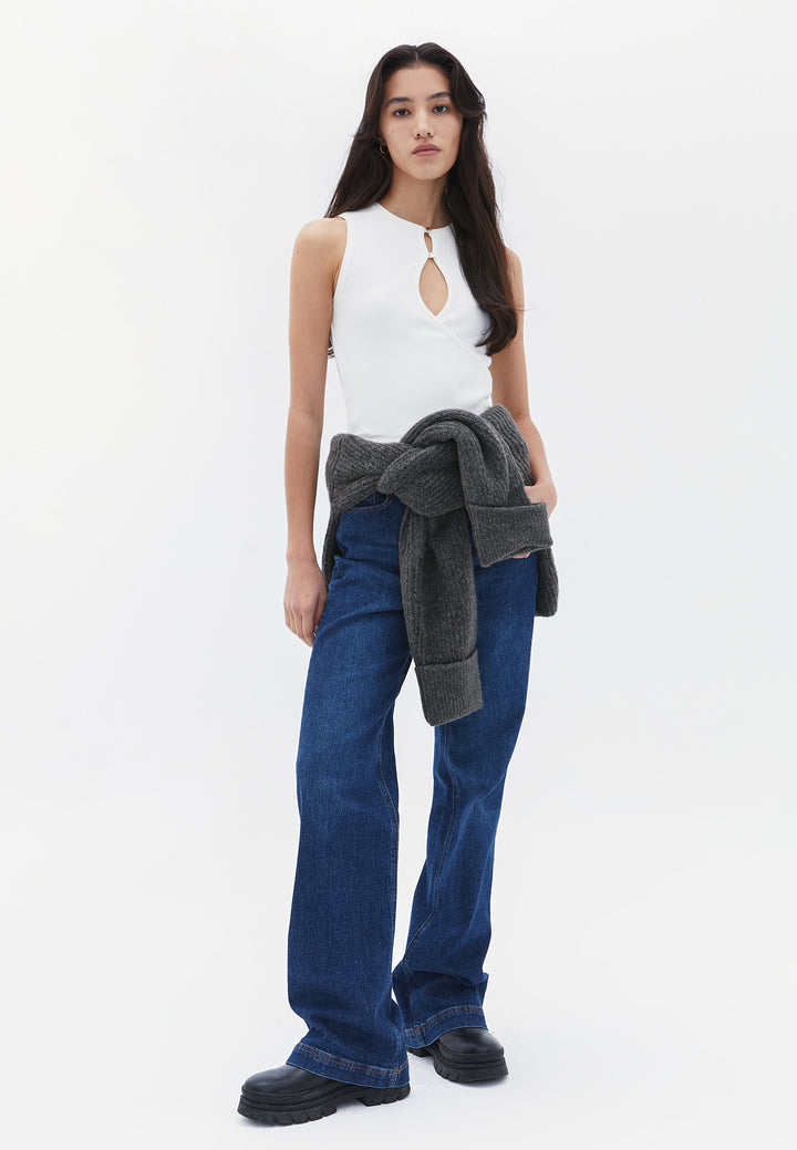 قميص نسائي محبوك بتفاصيل