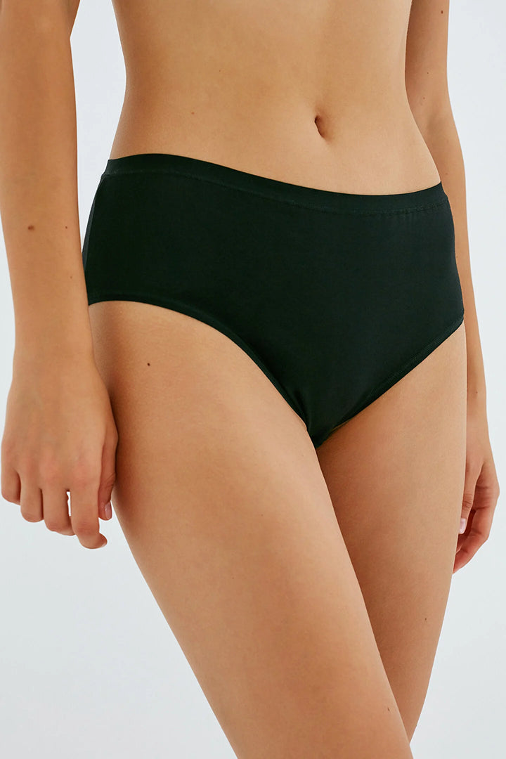 ملابس داخلية أساسية للنساء