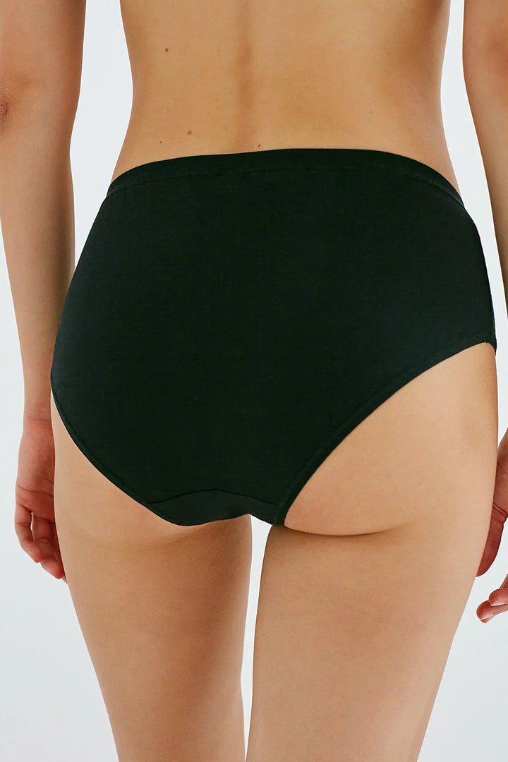 ملابس داخلية أساسية للنساء