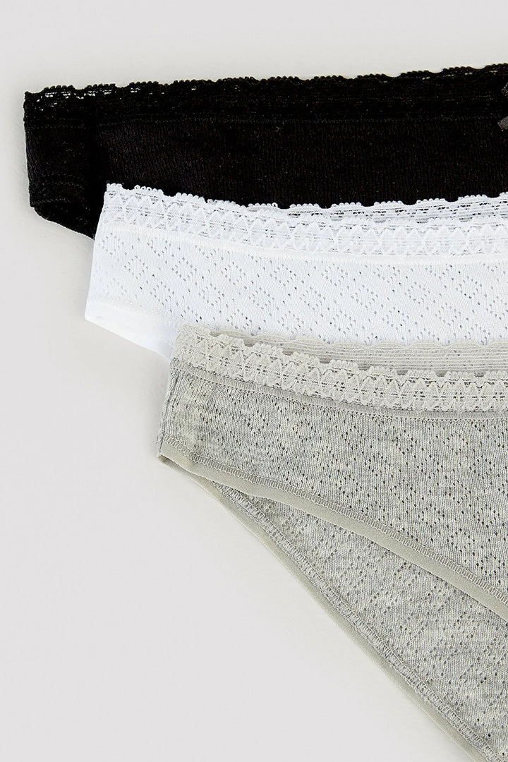 مجموعة ملابس داخلية نسائية عصرية