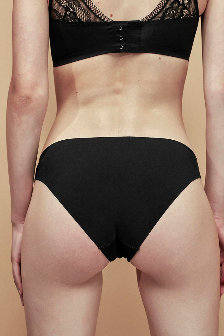 ملابس داخلية نسائية عصرية