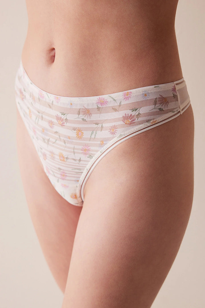 ملابس داخلية نسائية عصرية تانجا مع تفاصيل الزهور