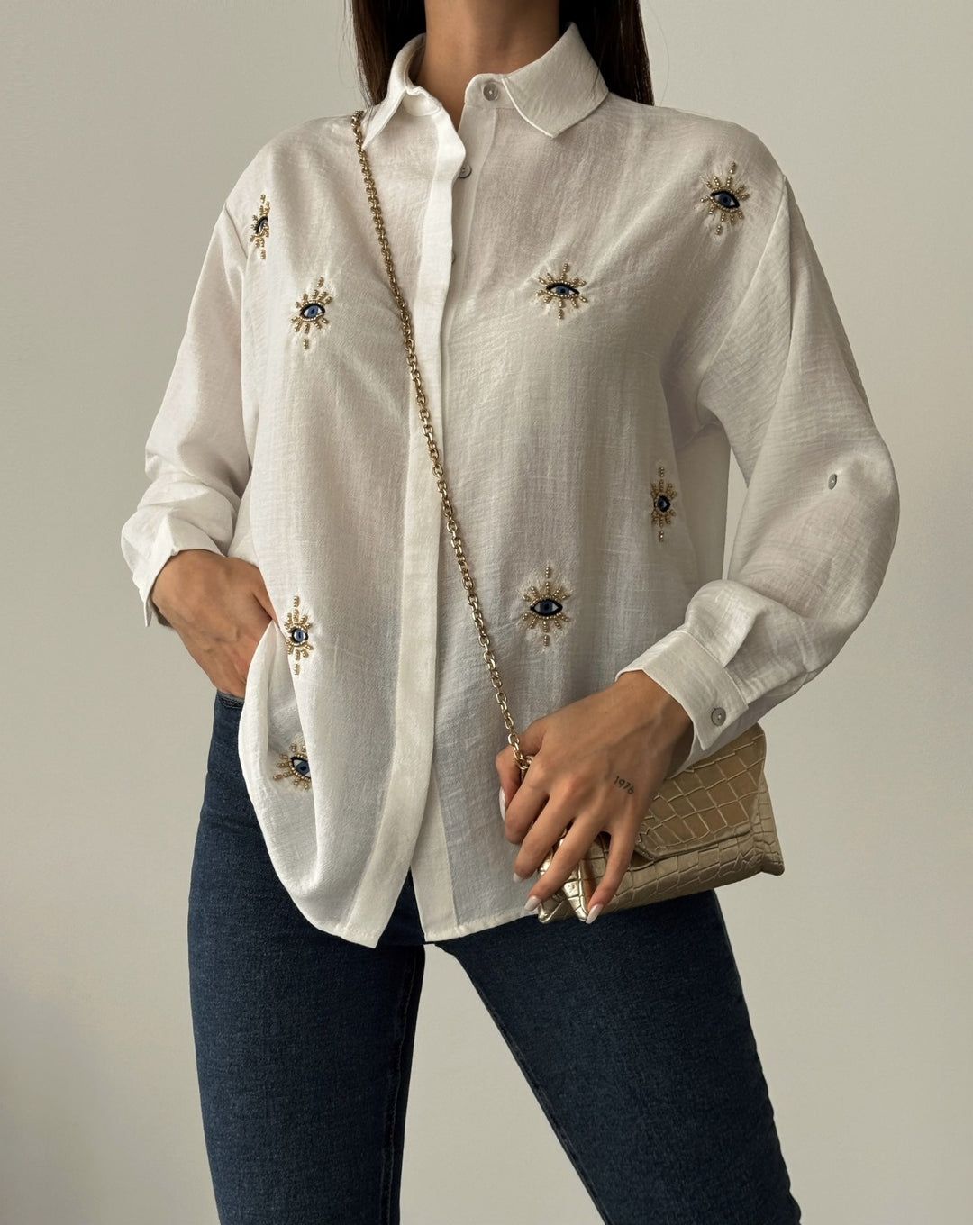 قميص Quzu مع تطريز وتفاصيل تطريز