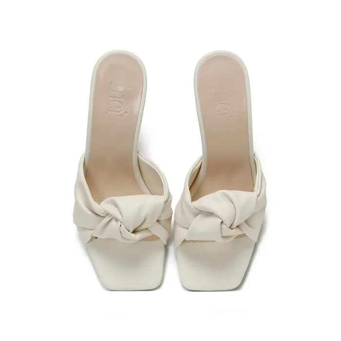 نعال نسائية باللون البيج