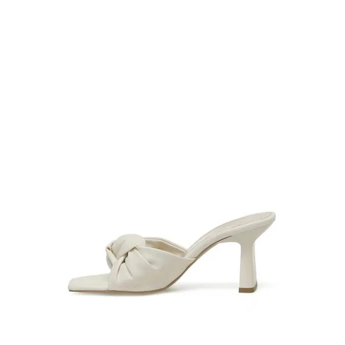 نعال نسائية باللون البيج