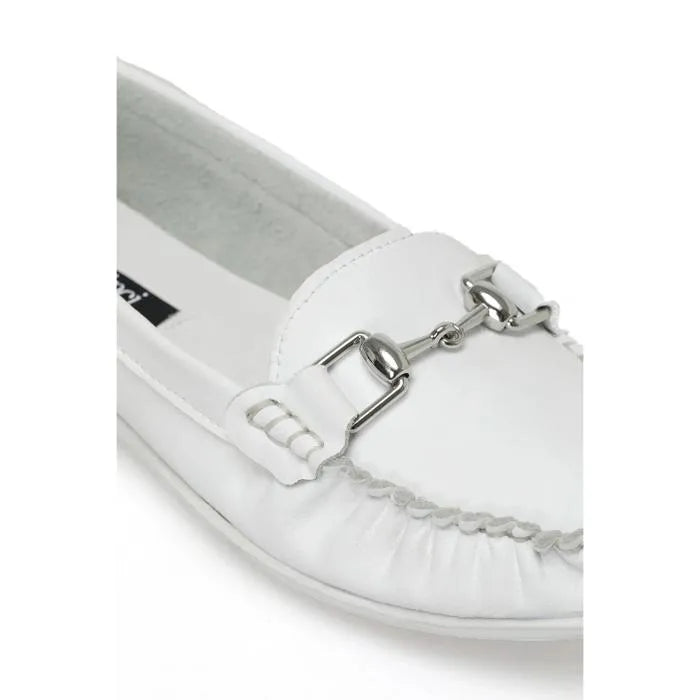 حذاء نسائي أبيض