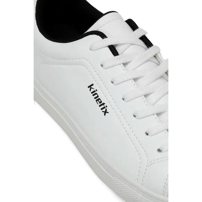 حذاء رياضي رجالي باللون الأبيض