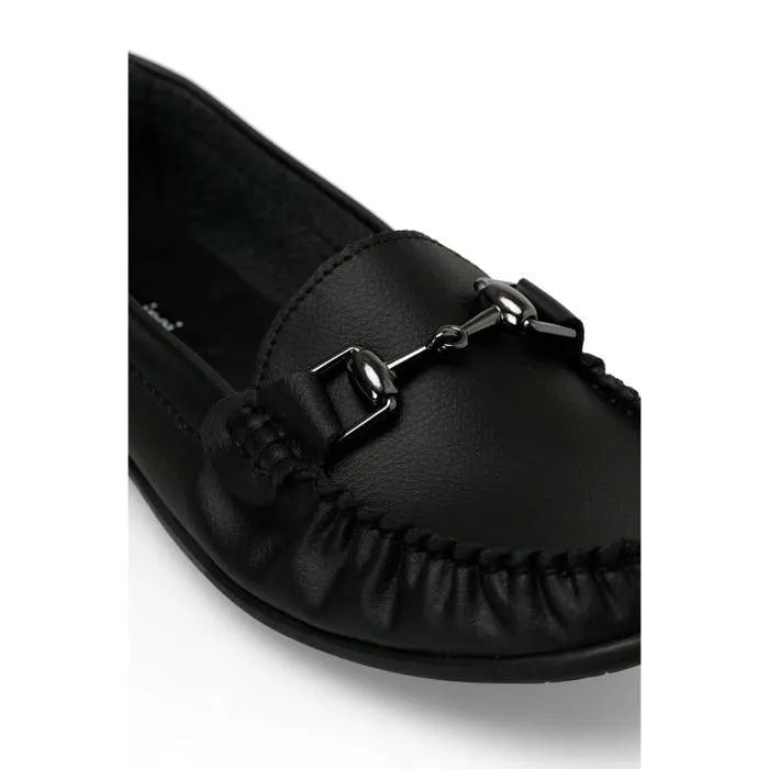 حذاء نسائي أسود