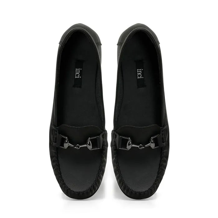 حذاء نسائي أسود