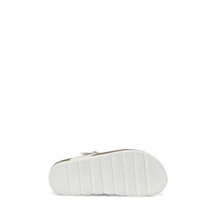 نعال نسائية باللون الأبيض