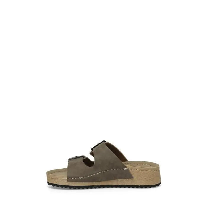 نعال نسائية من فرو المنك