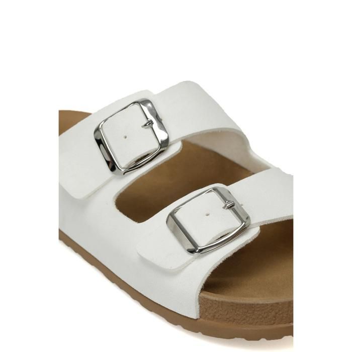 نعال نسائية باللون الأبيض