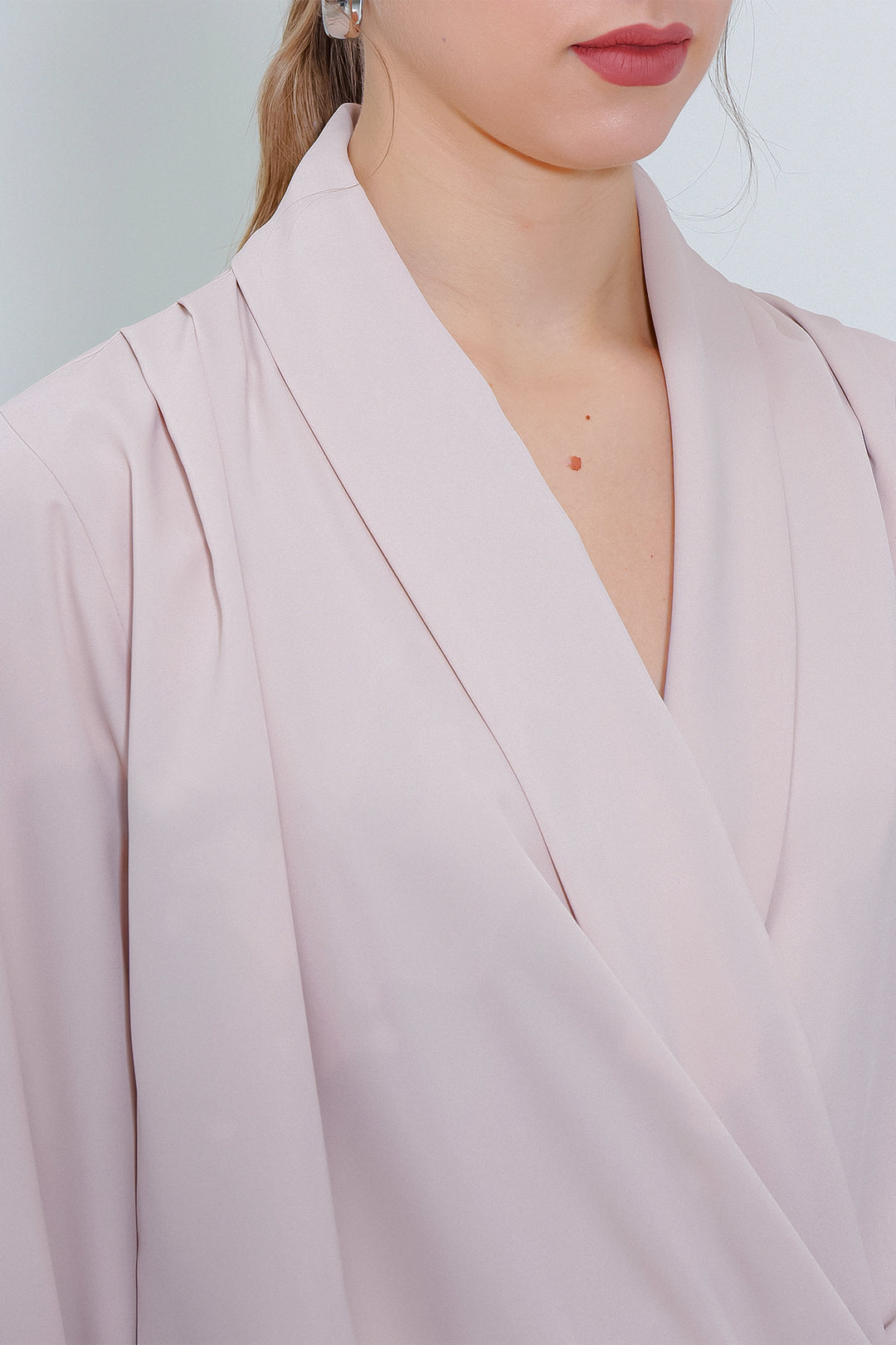 Bigdart Blouse femme en satin drapé à col croisé crème 0492