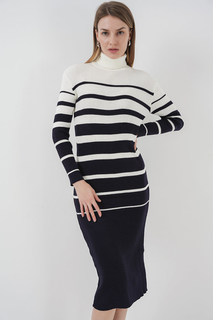 Bigdart 15841 Robe en tricot col montant bleu marine et blanc