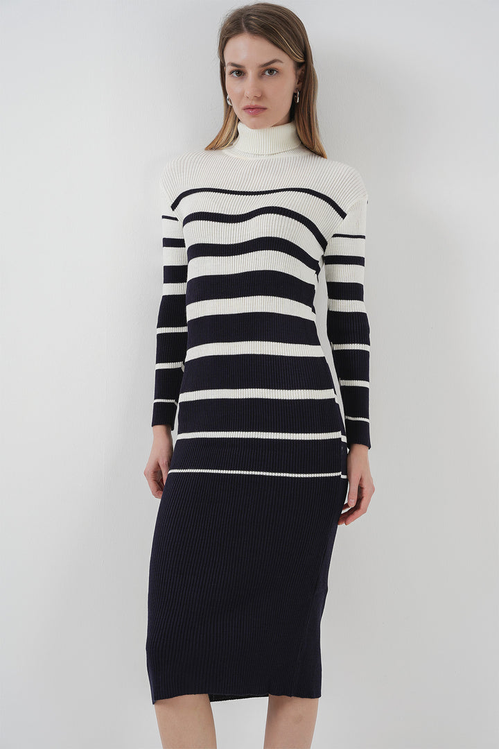Bigdart 15841 Robe en tricot col montant bleu marine et blanc