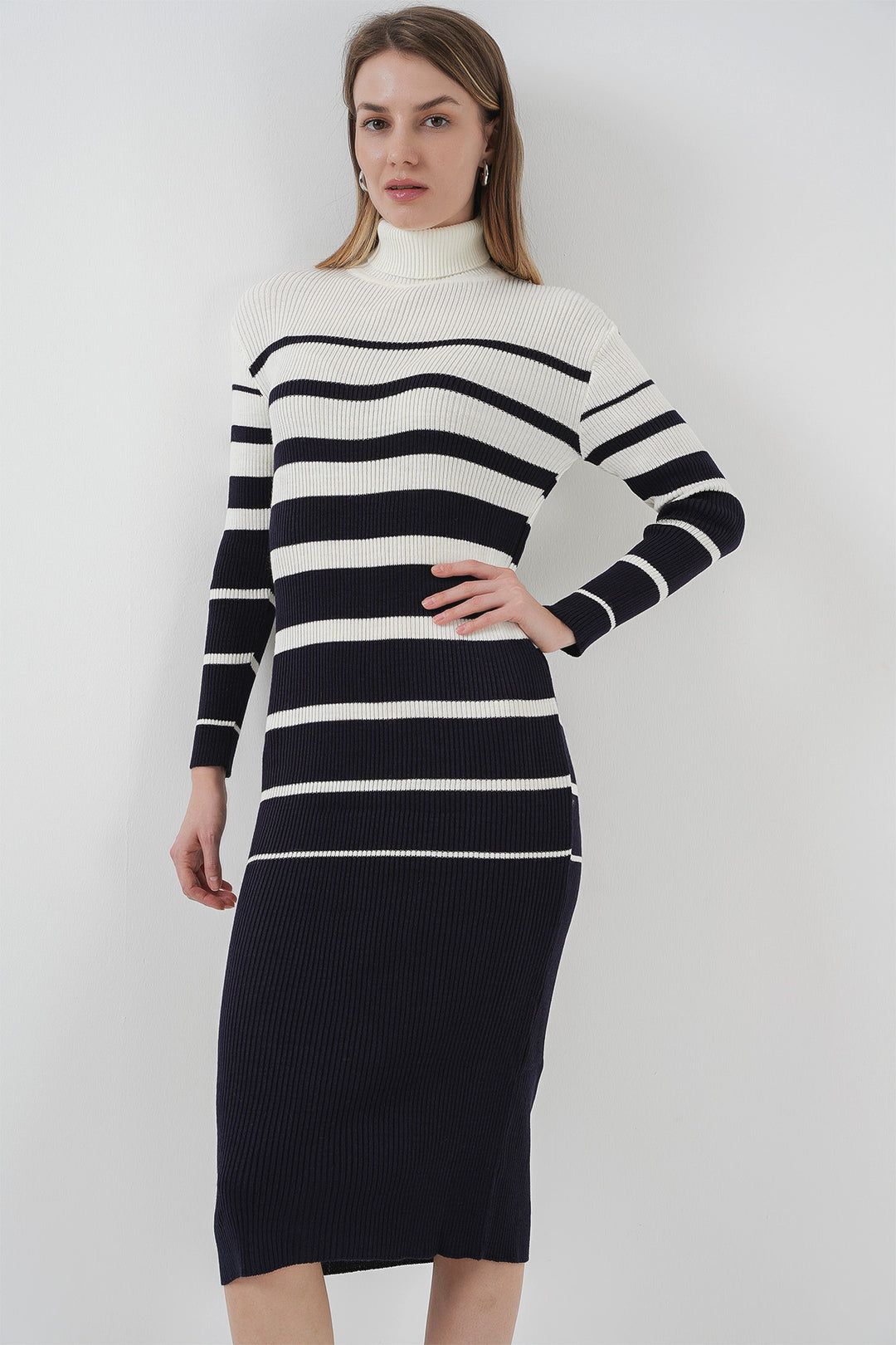 Bigdart 15841 Robe en tricot col montant bleu marine et blanc