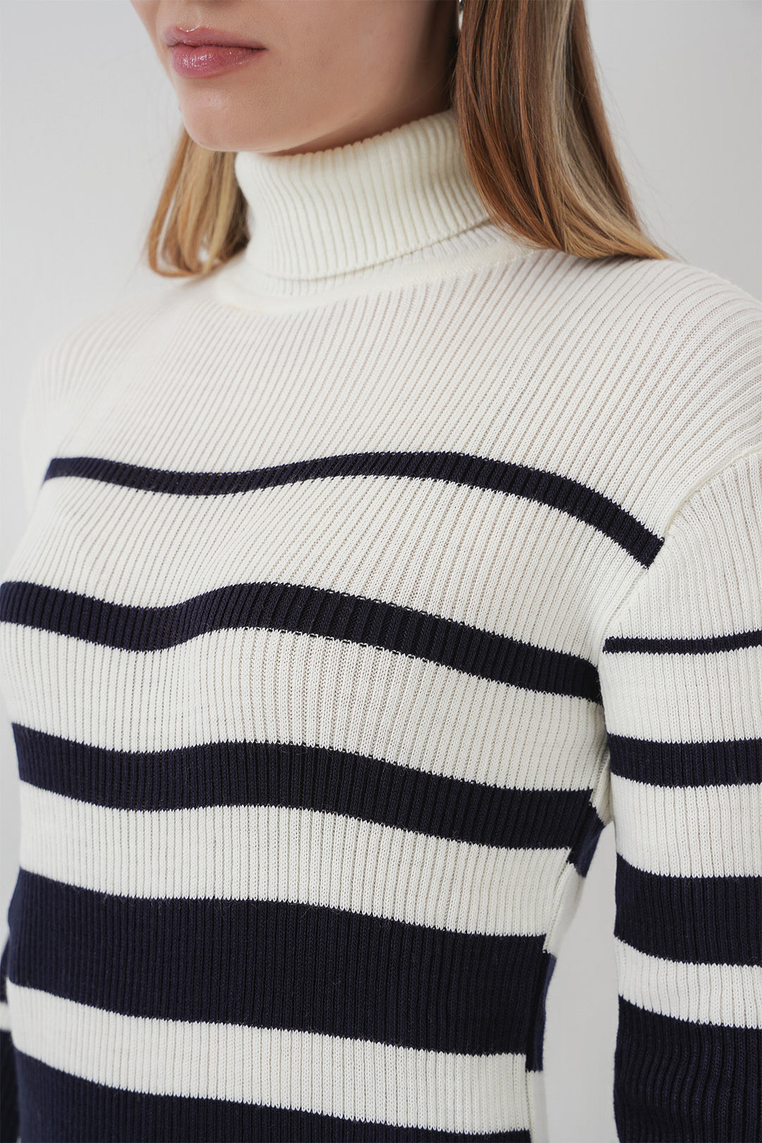Bigdart 15841 Robe en tricot col montant bleu marine et blanc