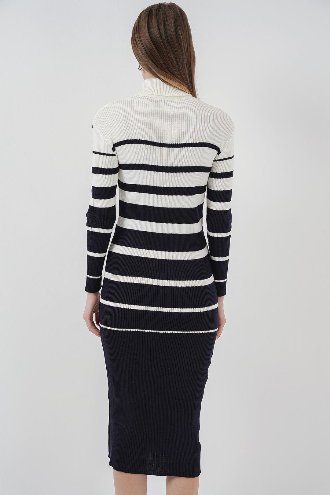 Bigdart 15841 Robe en tricot col montant bleu marine et blanc