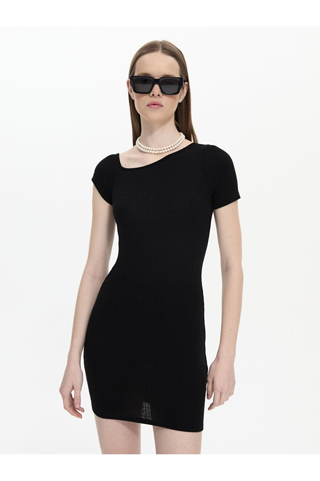 LTB Robe courte asymétrique à col noir