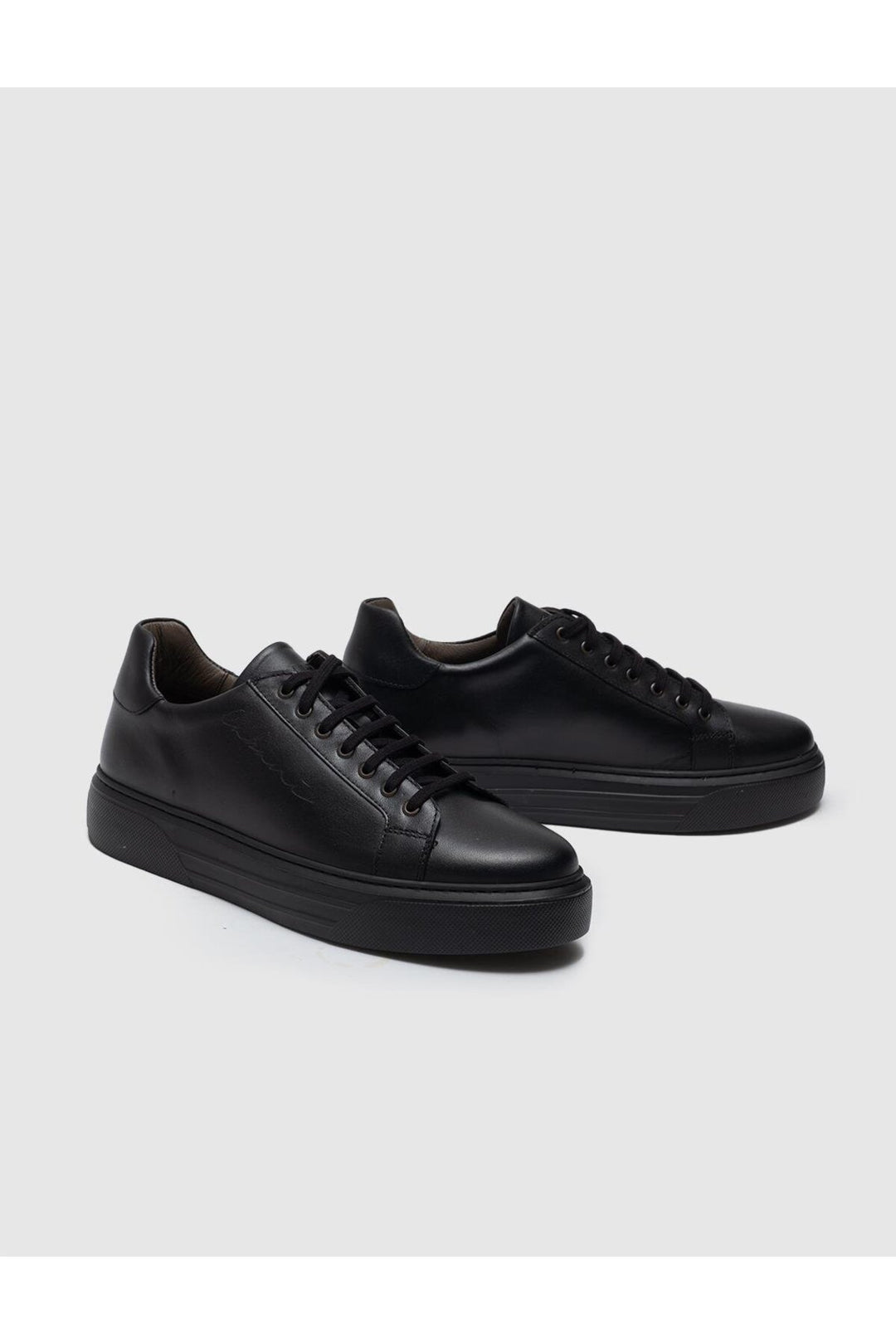 Cabani Shoes Chaussures de sport pour hommes en cuir véritable noires avec lacets et motif d'écriture. - Noir