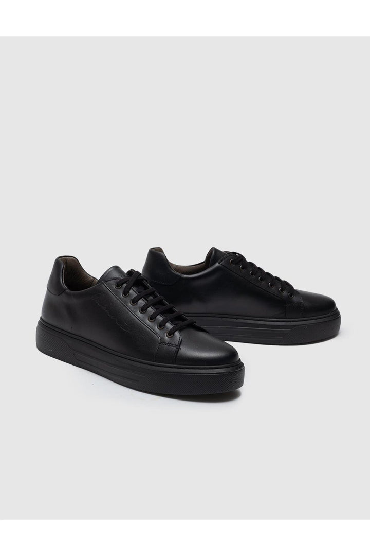Cabani Shoes Chaussures de sport pour hommes en cuir véritable noires avec lacets et motif d'écriture. - Noir
