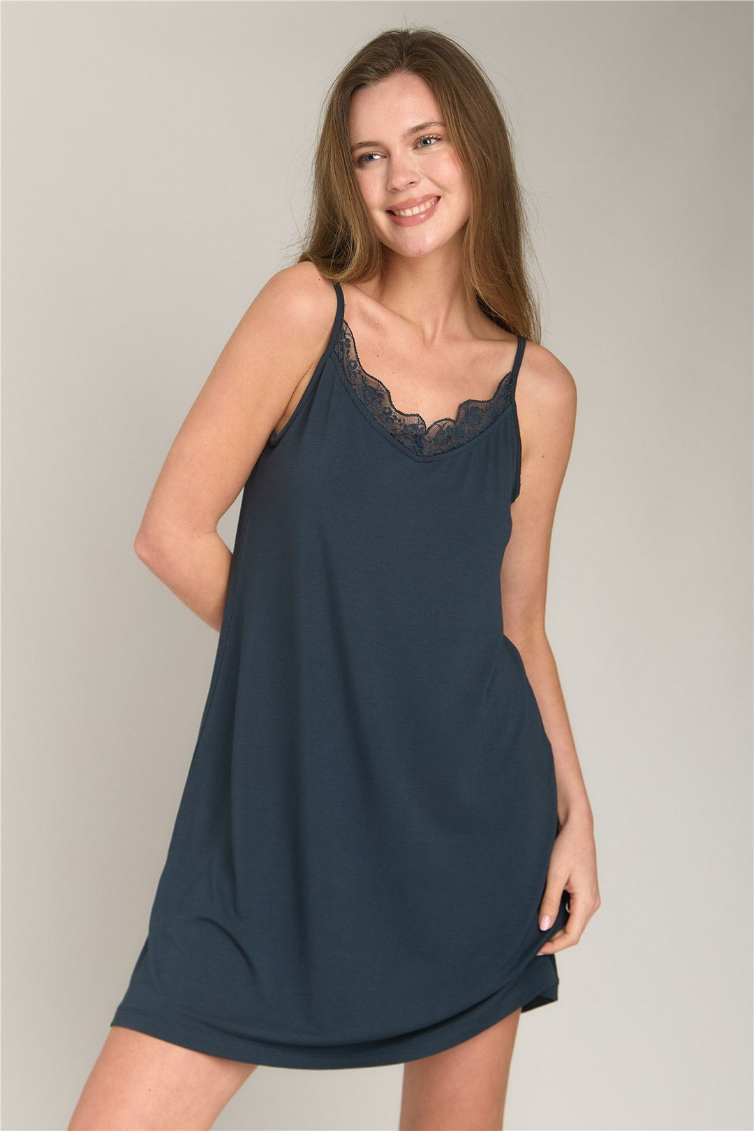 Lovely Things Chemise de nuit en dentelle tricotée ELLA avec sangle en corde - Anthracite