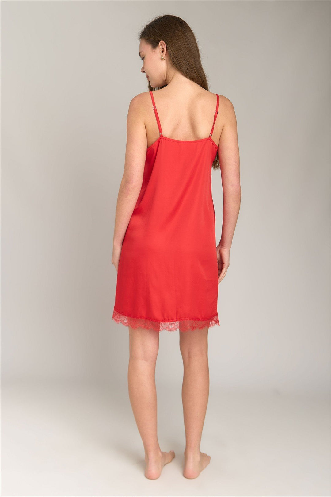 Lovely Things Chemise de nuit courte GERALDINE avec sangle en corde de satin - Rouge