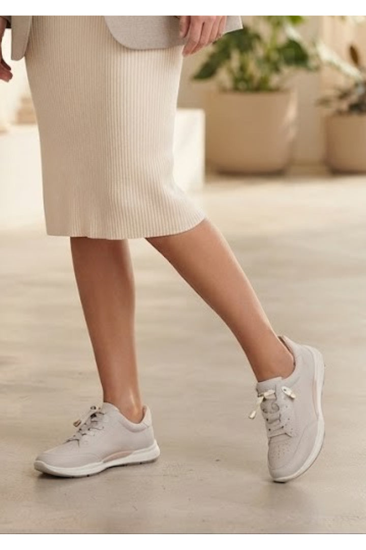 Wavelys MARA Baskets de marche et de sport élégantes en cuir nubuck véritable à lacets blancs avec semelle confortable. - Blanc