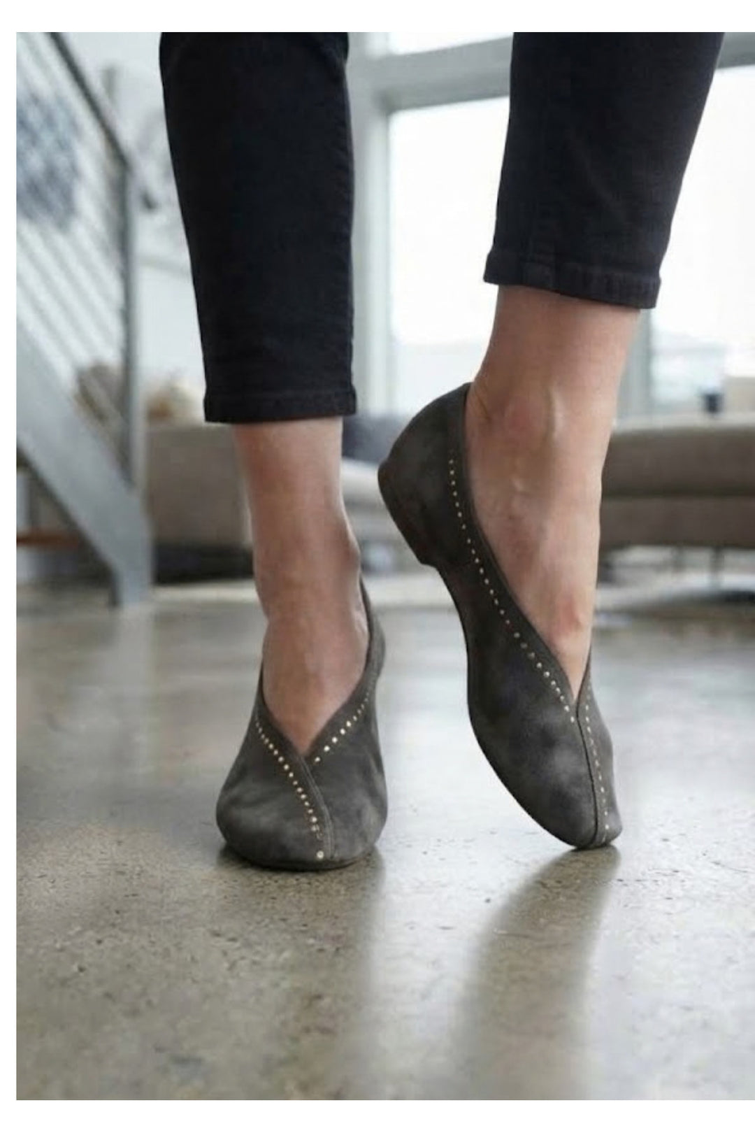Wavelys VANESA Ballerines en cuir suédé véritable à semelle confortable avec détails cloutés - Marron