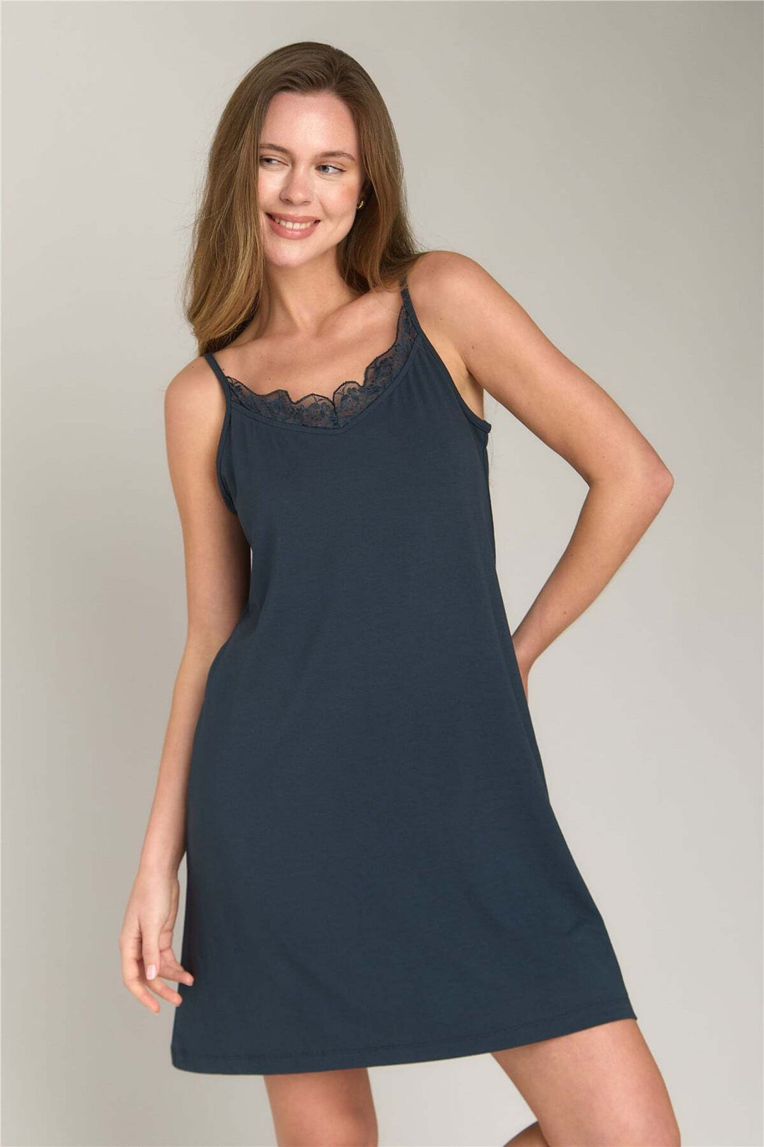 Lovely Things Chemise de nuit en dentelle tricotée ELLA avec sangle en corde - Anthracite