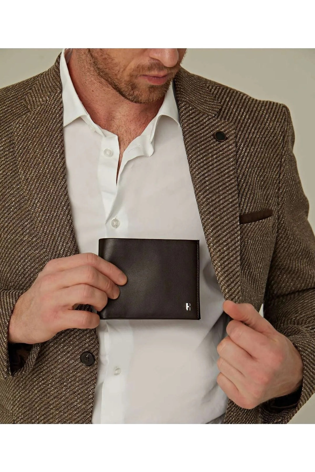 helmbrook Portefeuille en cuir véritable pour homme Design personnalisé Protégé RFID Tanner Coffee