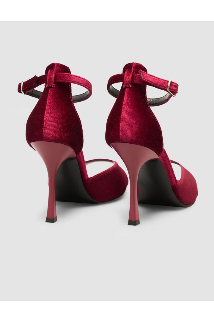 Cabani Shoes Escarpins à talon avec boucle à la cheville en velours. - Bordeaux