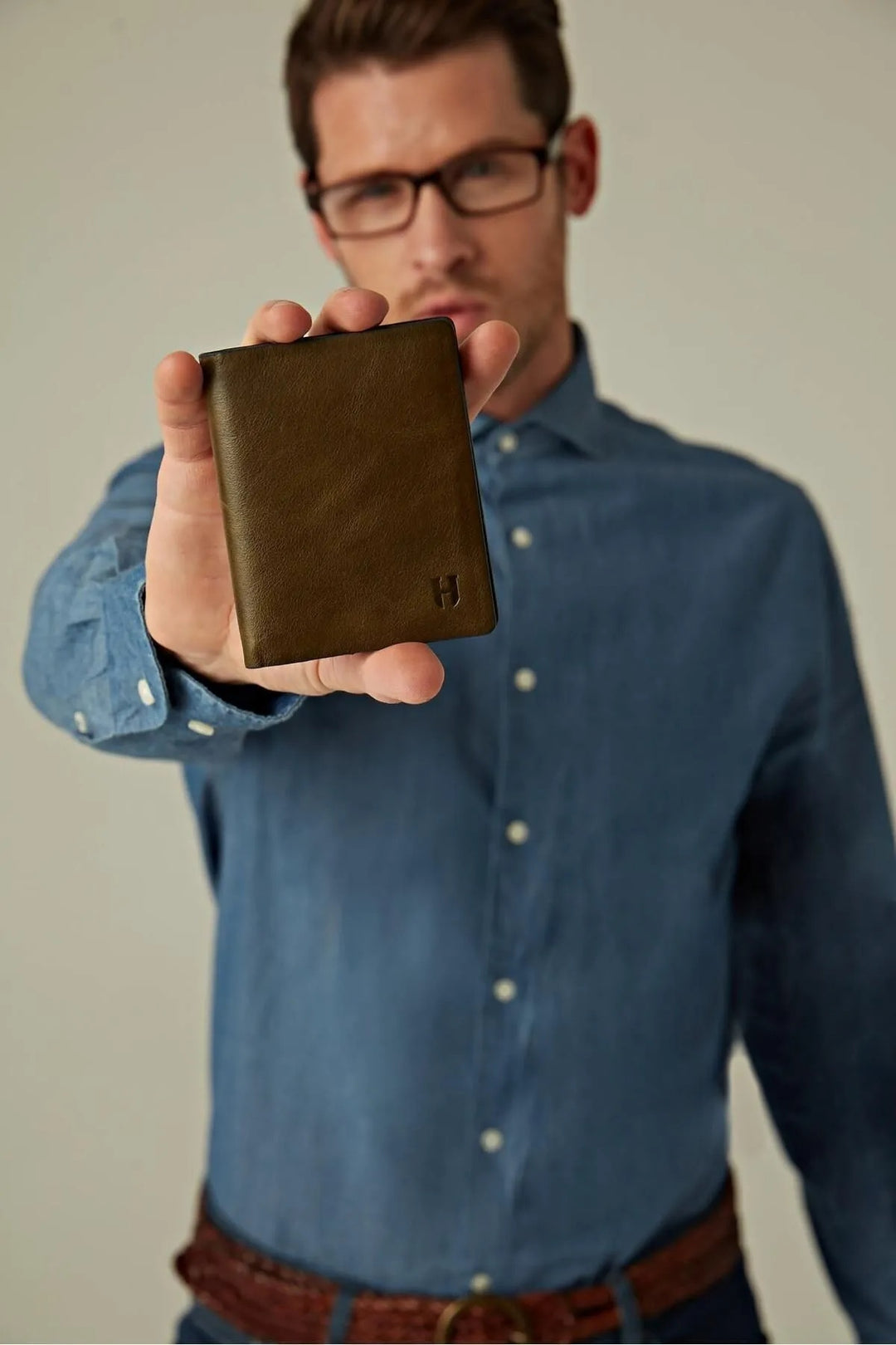 Helmbrook Portefeuille en cuir véritable pour homme Slim Design Multi-Bay Protégé par RFID Dayton Khaki Plus