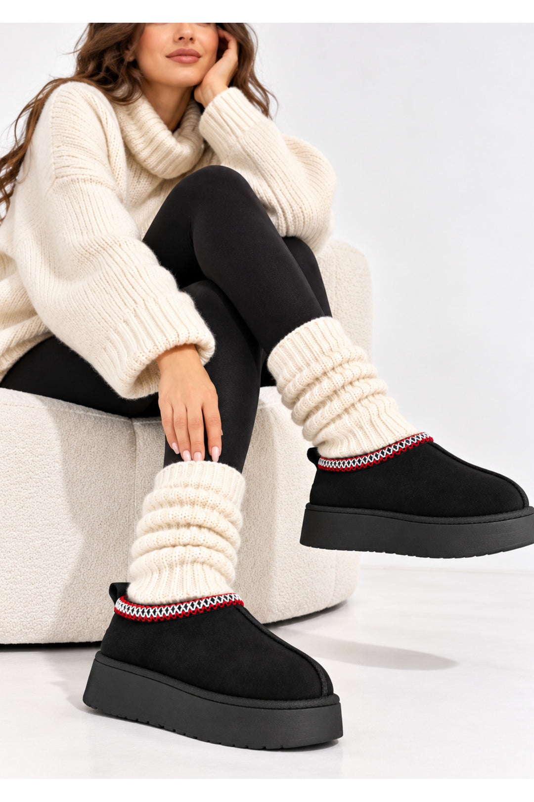 Wavelys Bottines pour femmes noires avec intérieur en fourrure, adaptées à un usage quotidien. - Noir