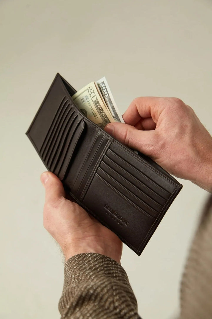 helmbrook Portefeuille en cuir véritable pour homme Design personnalisé Protégé RFID Tanner Coffee