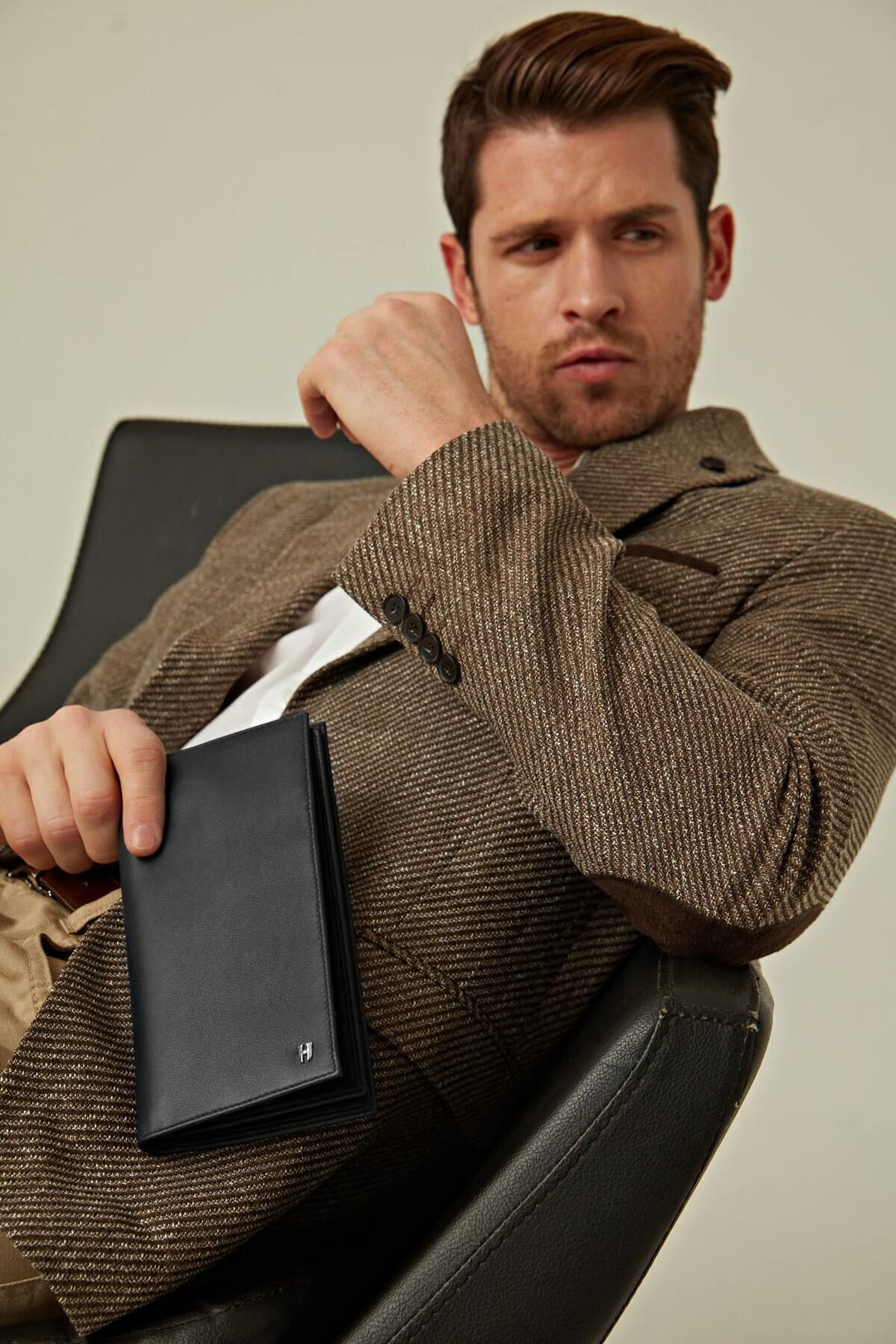 Helmbrook Portefeuille de voyage protégé Rfid multi-baie en cuir noir pour homme de Tripp