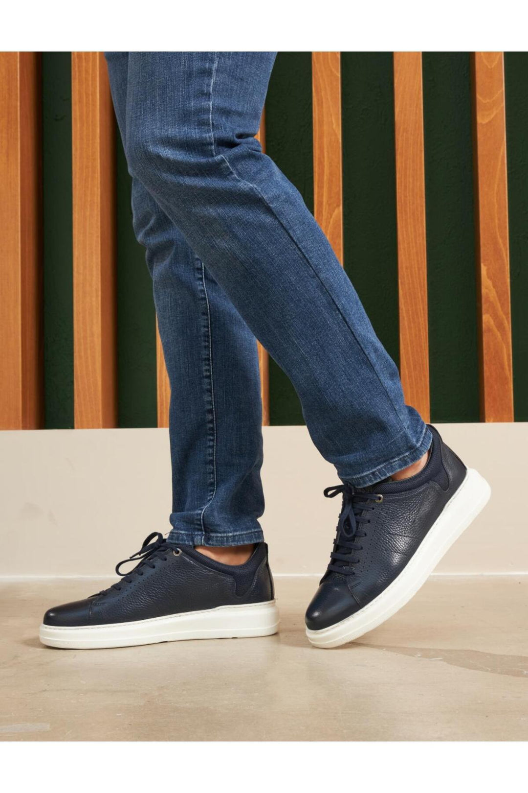 Cabani Shoes Chaussures de sport pour hommes en cuir véritable à lacets, semelle blanche, bleu marine. - Bleu marine