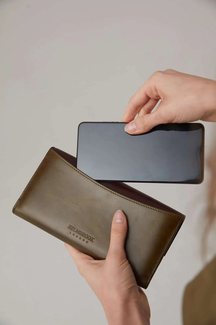 helmbrook Porte-cartes à compartiments multiples Ashley en cuir pour femme avec fermeture à glissière protégée par RFID, marron, kaki
