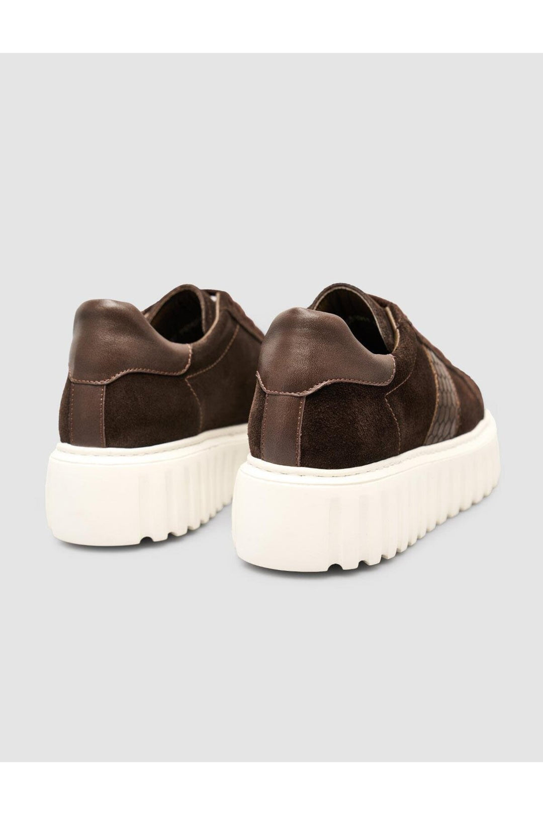 Cabani Shoes Baskets femme en croco marron avec lacets en suède - Marron