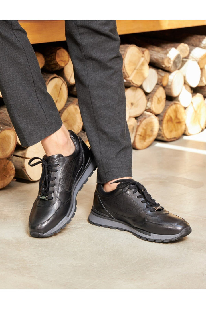 Cabani Shoes Chaussures de sport pour hommes en cuir véritable avec lacets noirs en cuir revêtu. - Noir