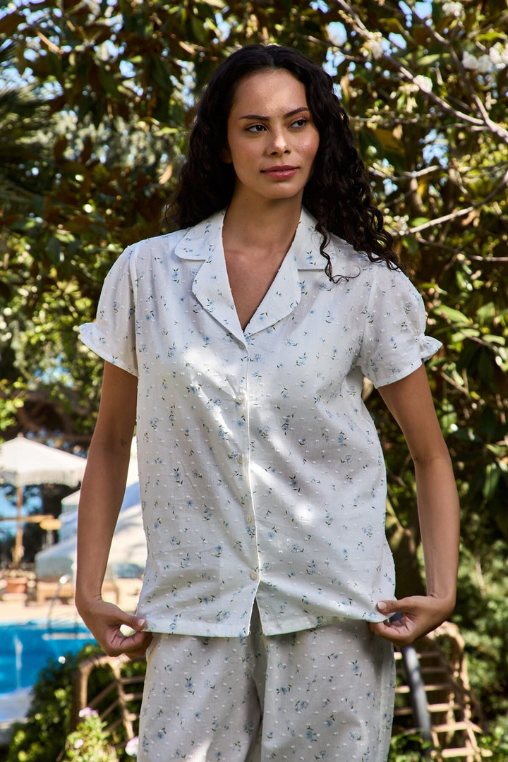 Lovely Things Haut de pyjama chemise à manches courtes en voile printanier - Blanc