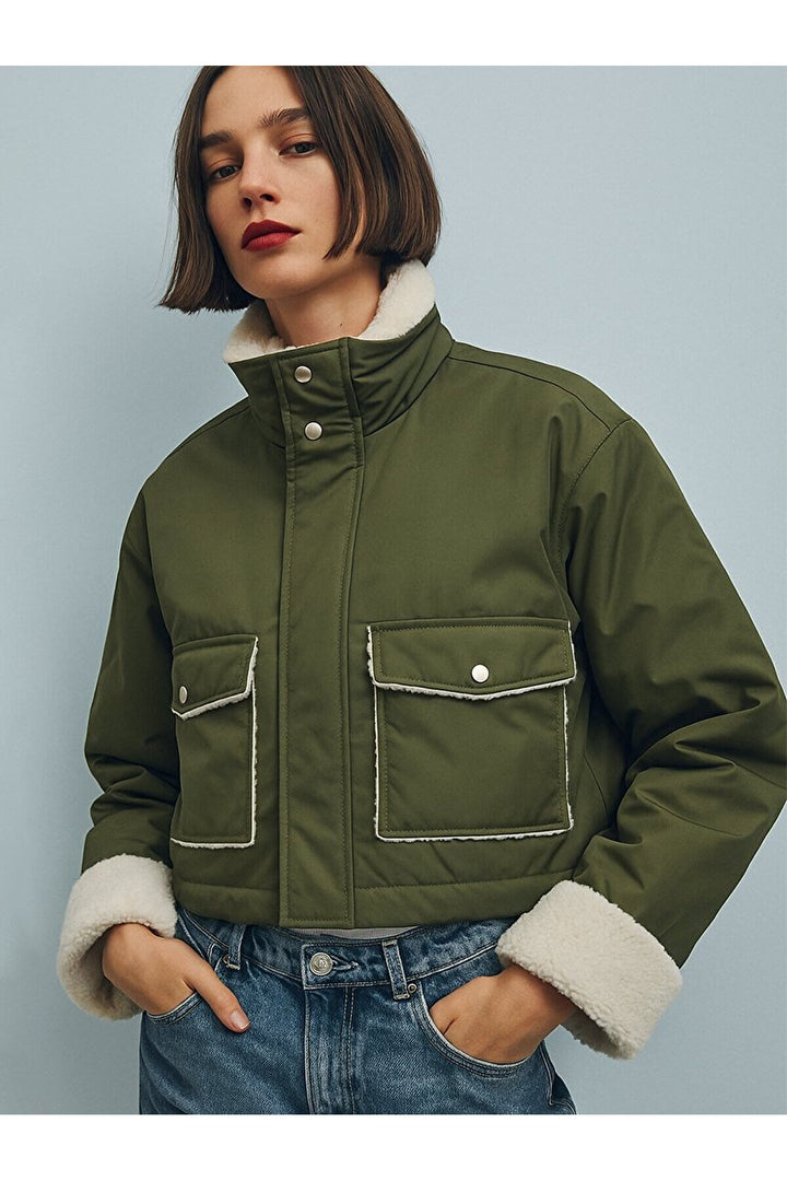 LTB Manteau vert détaillé en fourrure avec poches sur le devant