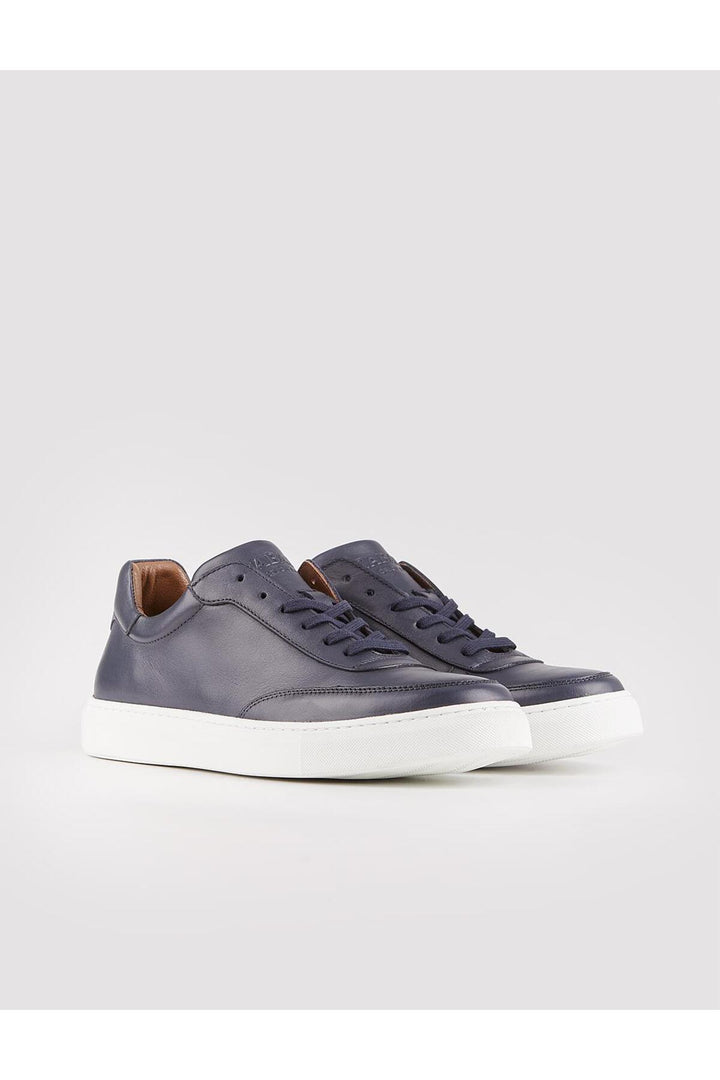 Cabani Shoes Baskets pour hommes en cuir véritable bleu marine à lacets avec semelle blanche. - Bleu marine