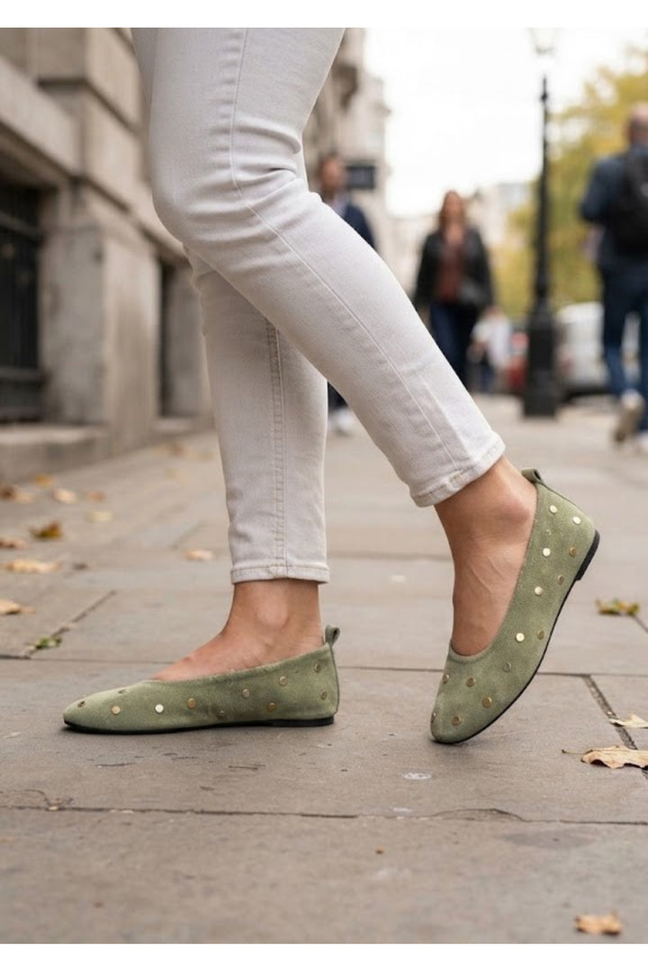 Wavelys LYN Chaussures Ballerines en Cuir Suédé Véritable à Semelle Confortable avec Clous Métalliques - Vert